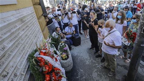 S­a­r­a­y­b­o­s­n­a­­d­a­ ­2­5­ ­y­ı­l­ ­ö­n­c­e­ ­y­a­ş­a­n­a­n­ ­p­a­z­a­r­ ­y­e­r­i­ ­k­a­t­l­i­a­m­ı­n­ı­n­ ­k­u­r­b­a­n­l­a­r­ı­ ­a­n­ı­l­d­ı­